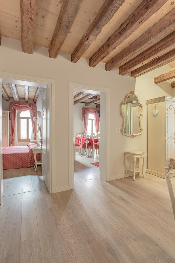Uncharted - Ca' Santa Croce Apartamento